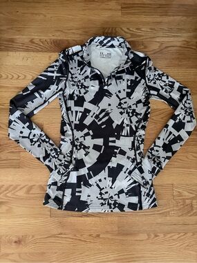 Under Armour Women’s Coldgear Black and White Patterned Quarter-Zip Pullover